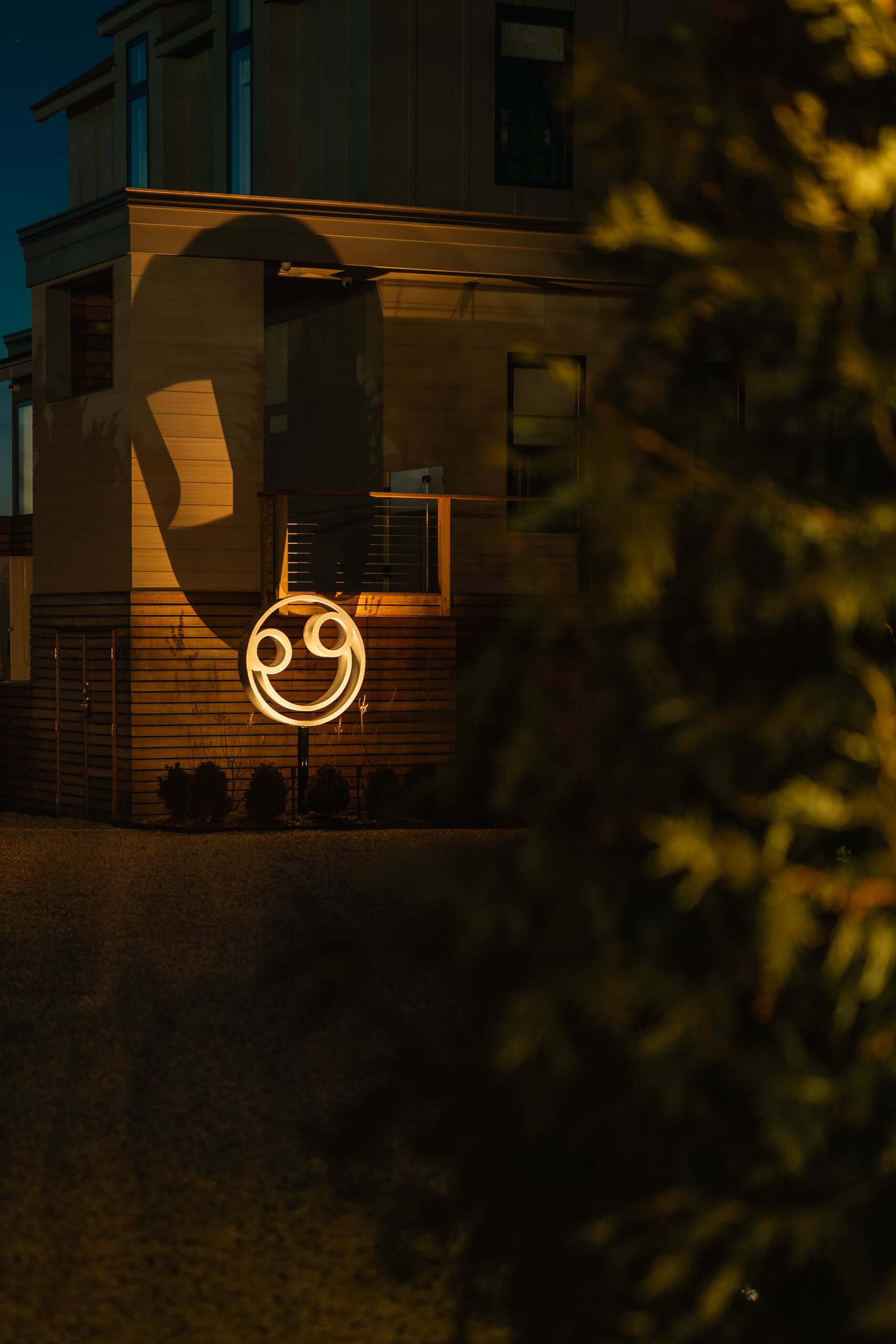 Entry marker lighting for a Long Island home